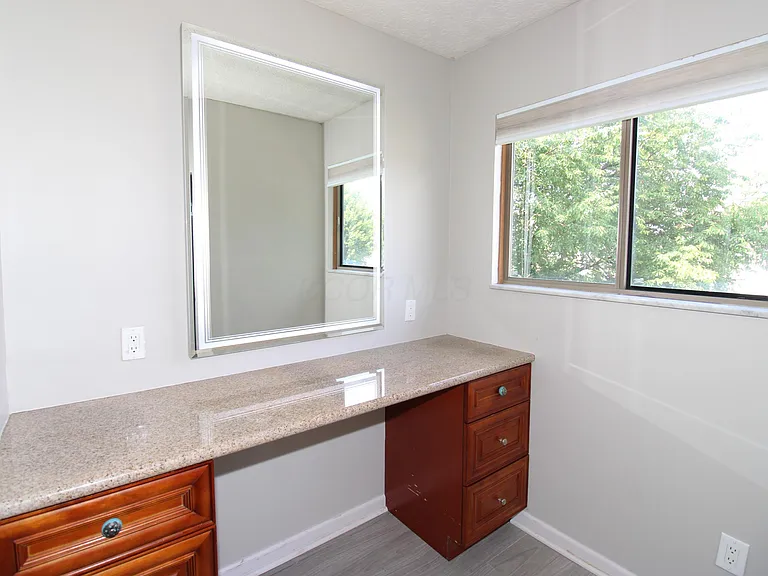 2515 Pressmen Dr — Photo 32