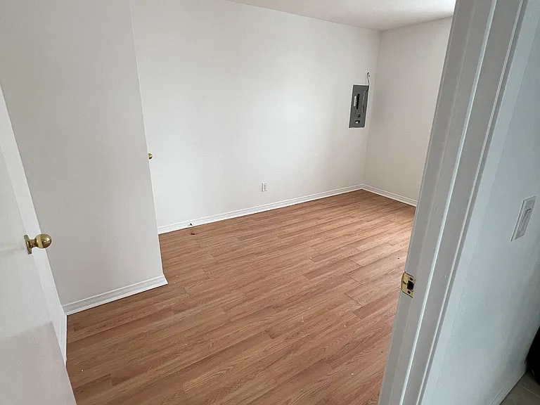 2938 Danforth Ave — Photo 19