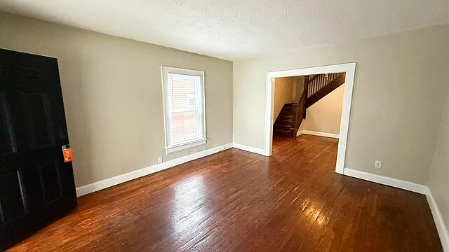 3 bed, 1.0 bath, 1192 sqft, $1,125 — Photo 2
