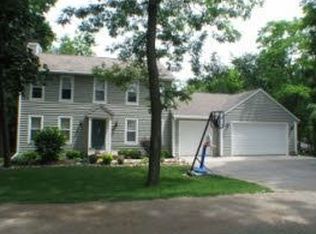 1703 Bark River Dr, Hartland, WI 53029