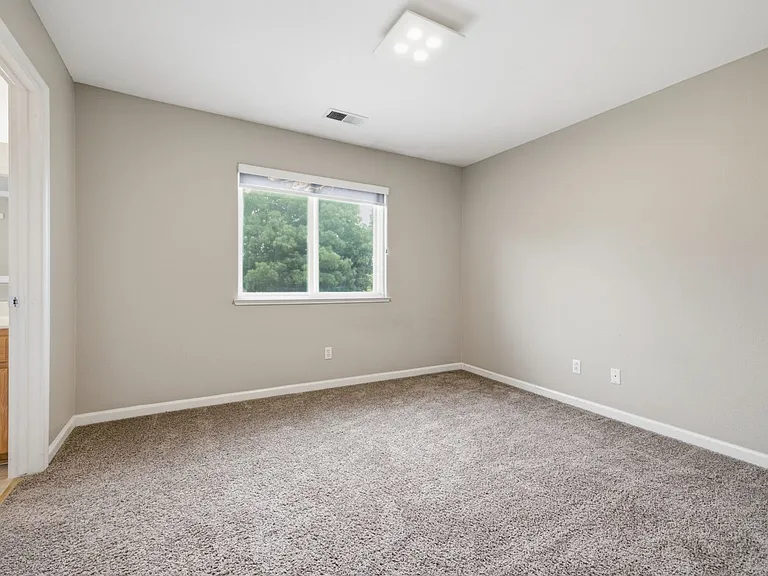 722 Summer Ln — Photo 26