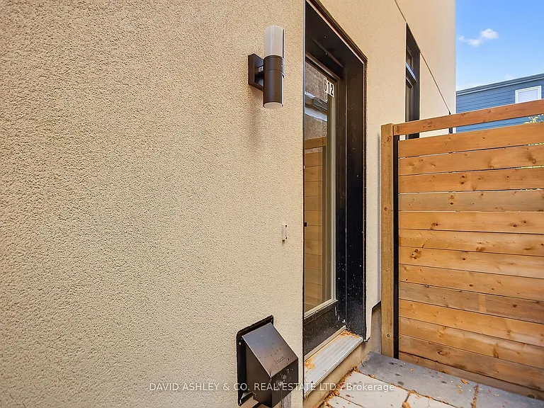 612 W Tweedsmuir Ave #MAIN — Photo 23