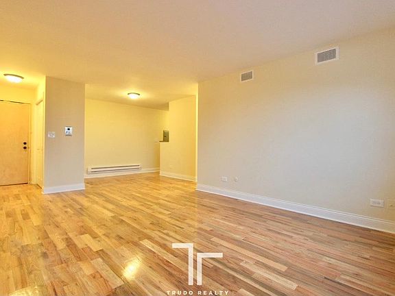 3rd image of 555 W Arlington Pl APT 208