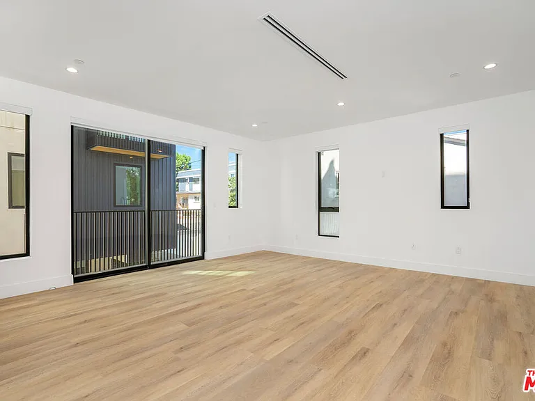 111 N Orlando Ave — Photo 4