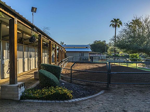 Barn and Presentation ring