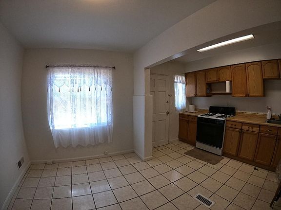 4th image of 811 Jeannette Ave