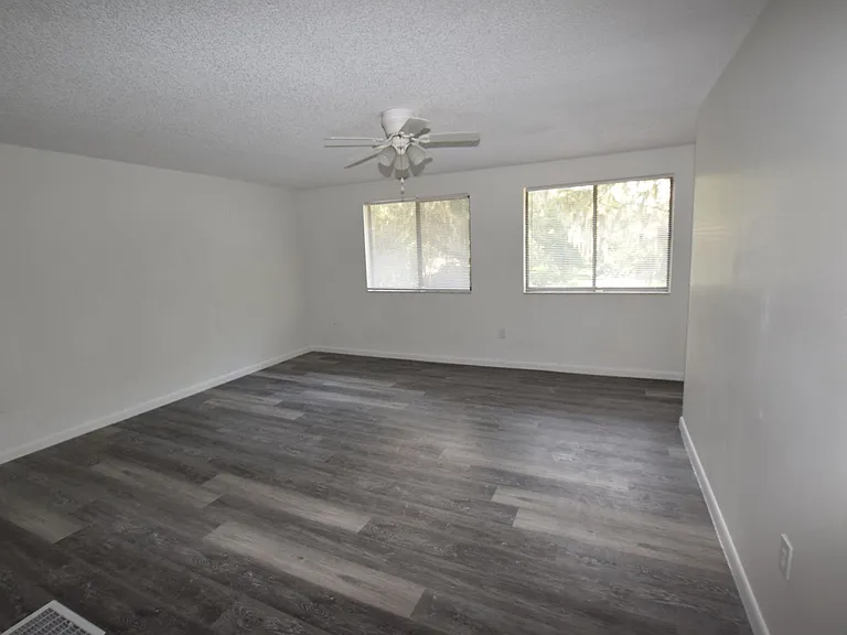 908 Sumter St — Photo 17