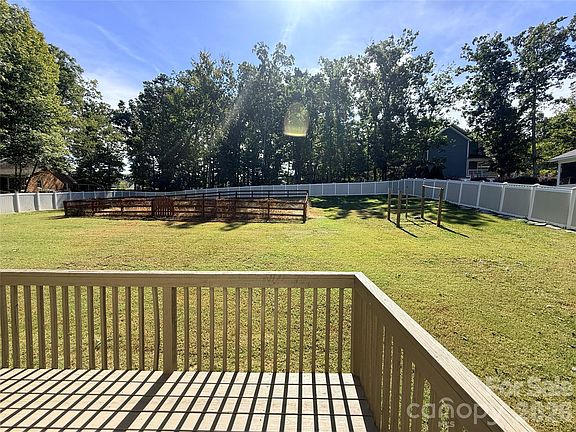 3rd image of 2219 Knollgate Dr
