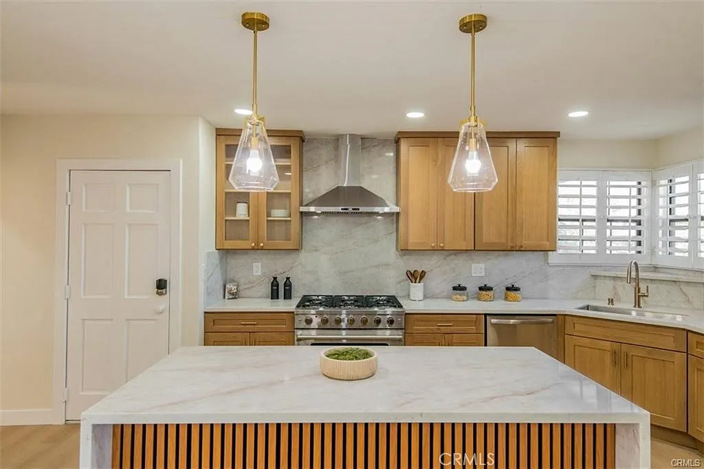 3 bed, 1891 sqft, $5,800 — Photo 3
