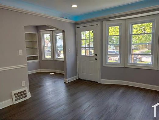 5th image of 8242 Brace St