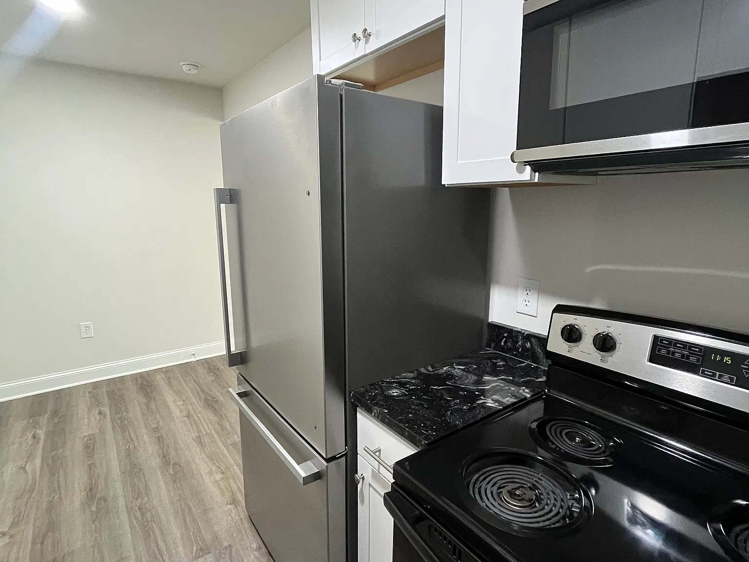 1 bed, 725 sqft, $899 — Photo 3