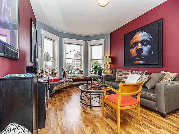 3rd image of 1065 W Argyle St #3E