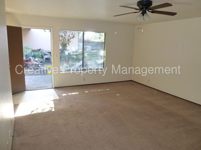 2nd image of 3110 Lake Dr APT 14