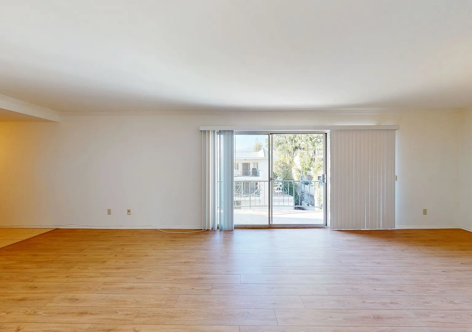 Top Floor 2 Bed, 2 Bath Condo For Rent on California Blvd in Pasadena - Close to Cal Tech! — Photo 2