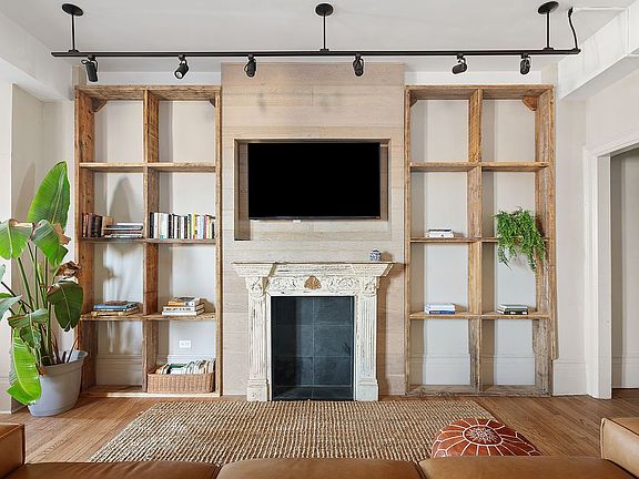 3rd image of 135 W 79th St APT 8C