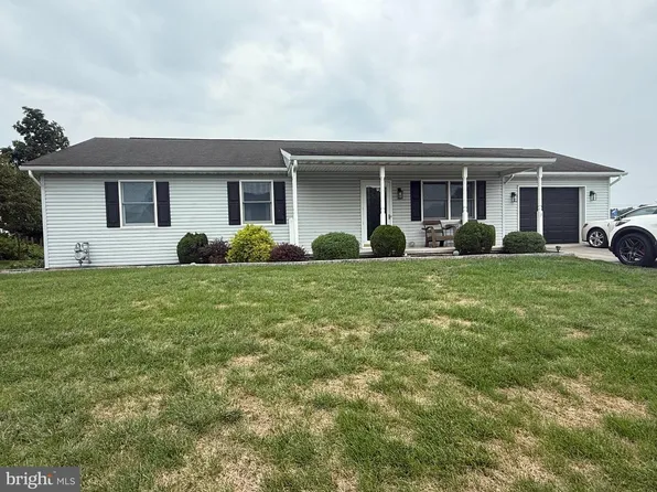 3 Chinkapin Dr, New Oxford, PA 17350