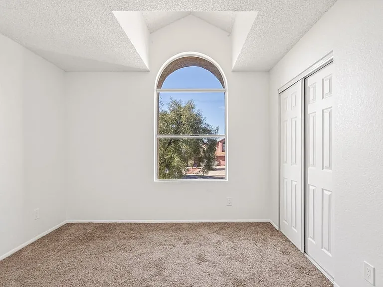 7209 S Avenida Del Nopal — Photo 17