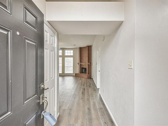 2nd image of 15303 Laurel Knoll Cir