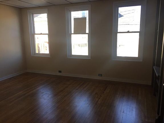 3rd image of 124 E King St