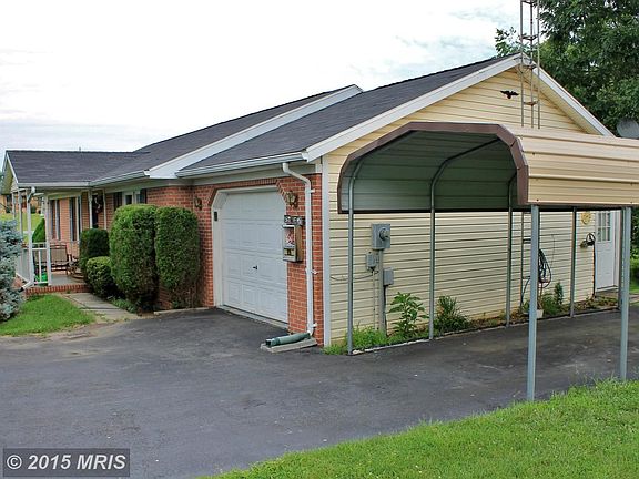 1 CAR GARAGE AND CAR PORT!