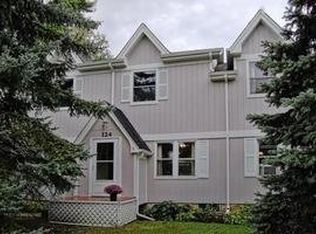 124 S Quentin Rd, Palatine, IL 60067