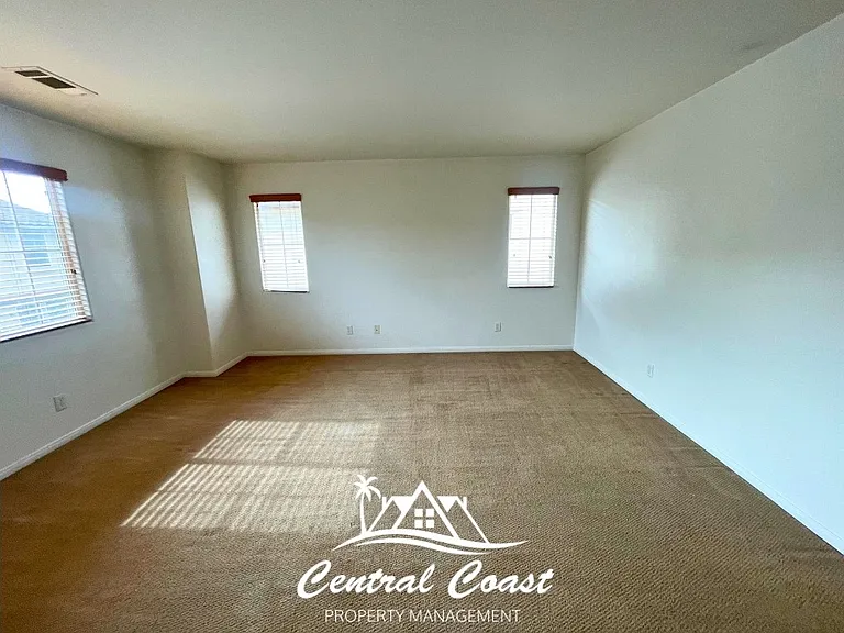 Cordoban Ln — Photo 12