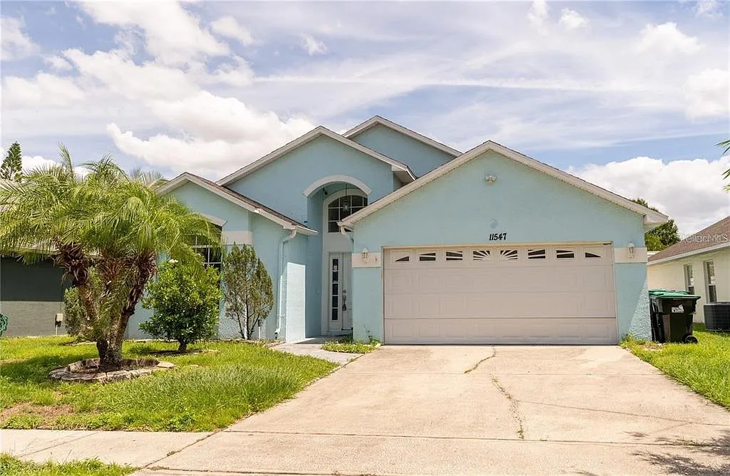 3 bed, 2.0 bath, 1642 sqft, $2,300 — Photo 1