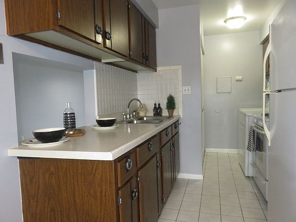 3rd image of 19322 Oakwood Ave Unit 51