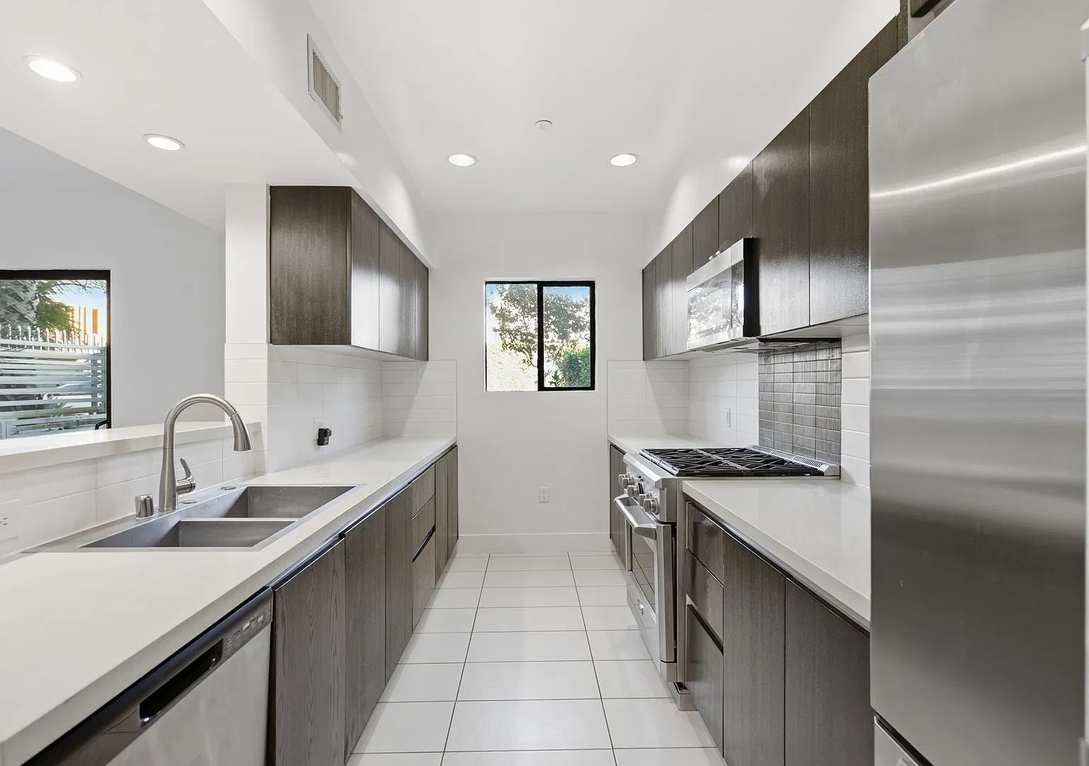 843 N Fuller Avenue — Photo 3