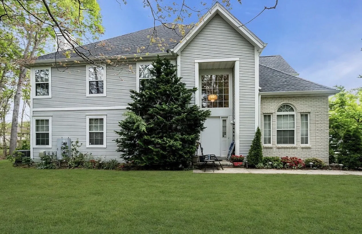 3 bed, 1938 sqft, $3,500 — Photo 1