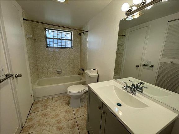 4th image of 15601 NW 7th Ave #601