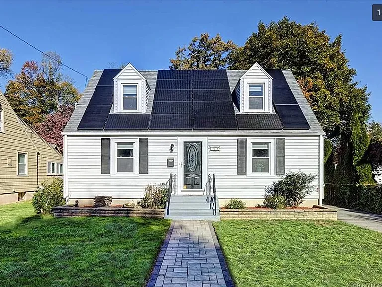 168 Roseleah Ave — Photo 1