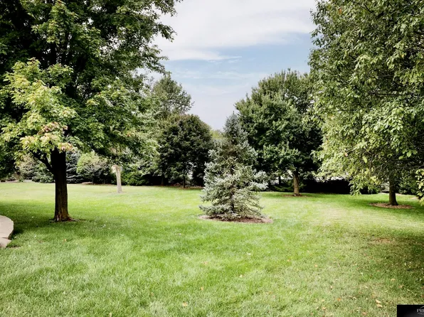 7111 Travis Dr, Lincoln, NE 68516