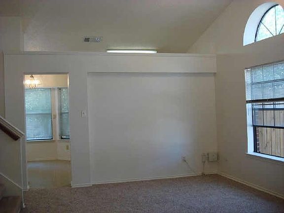 3rd image of 1415 Thistlewood Ln