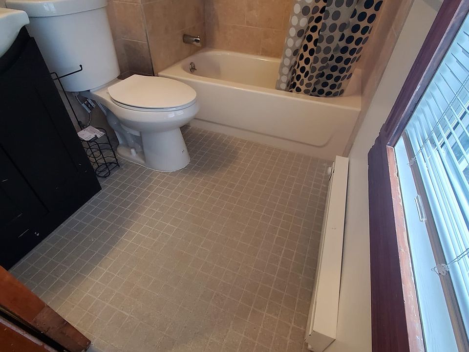 Master bedroom
bathroom