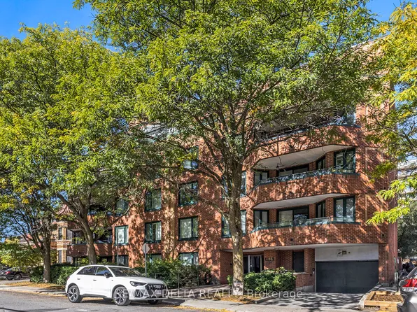 295 Gilmour St #304, Ottawa, ON K2P 0P7