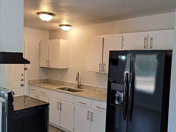 2nd image of 1810 Amberson Dr