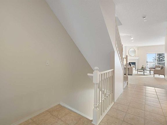 4th image of 100 Hamptons Line NW