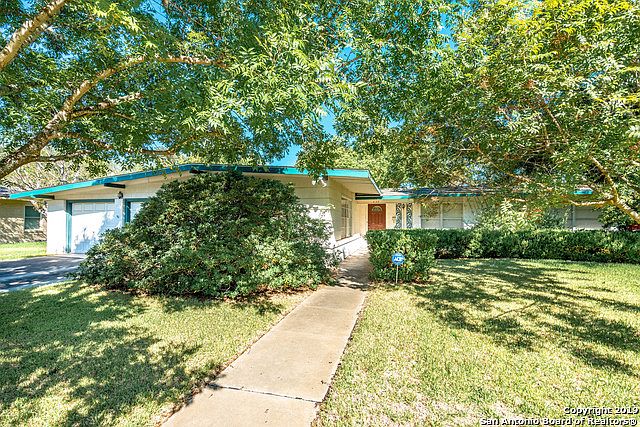 1st image of 439 Oak Glen Dr