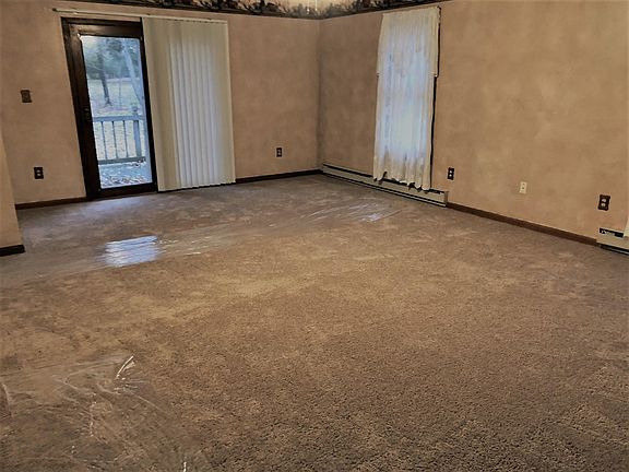 Master BR 680SF+2 walk-in closets