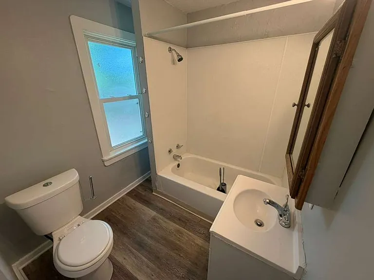 3130 W 33rd St — Photo 24