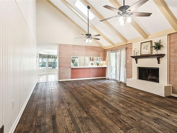 5th image of 405 Parlange Dr