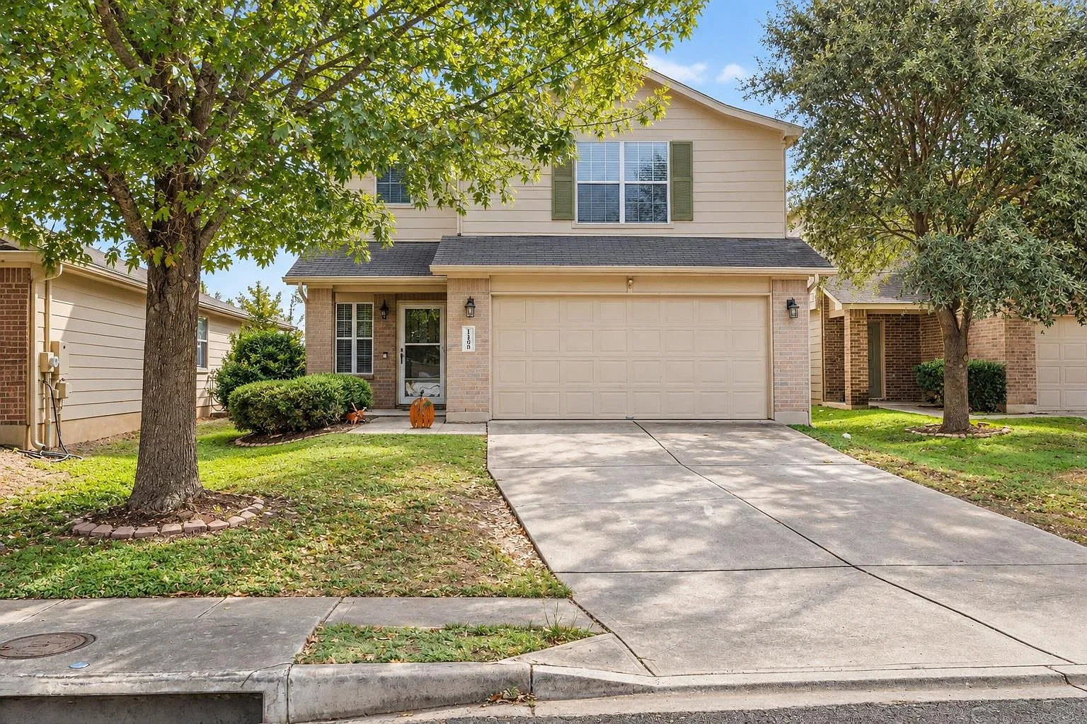 4 bed, 3.0 bath, 2088 sqft, $2,300 — Photo 1