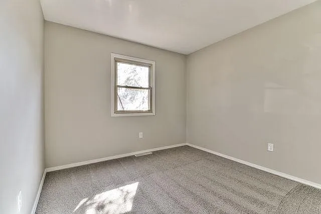 1512 Kings Way — Photo 16