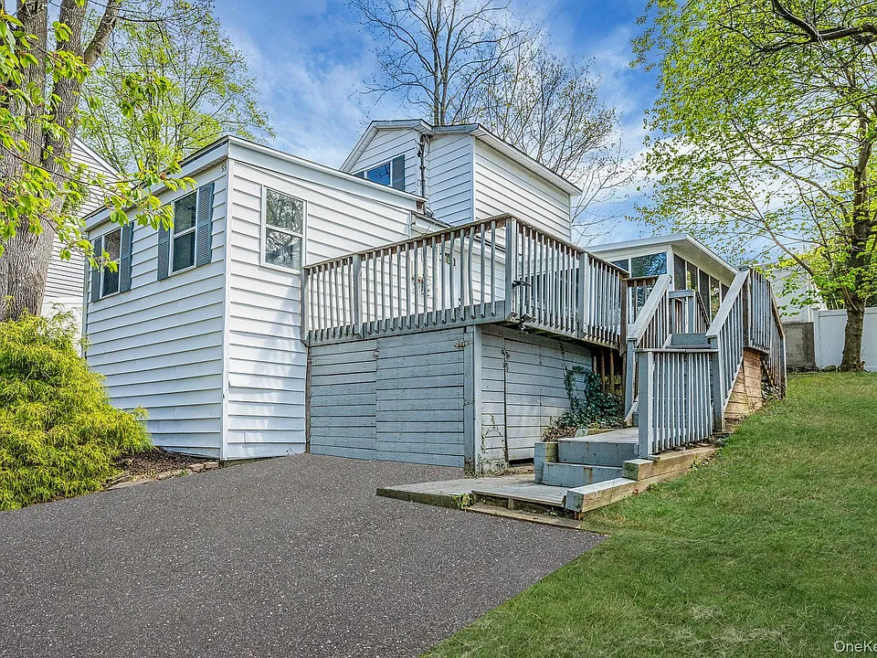 93 Maple Rd