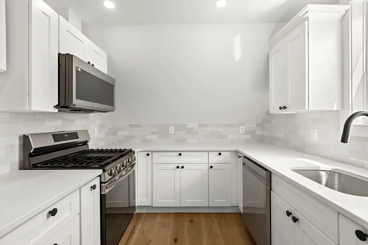Building Photo - 140 Shippen St #3