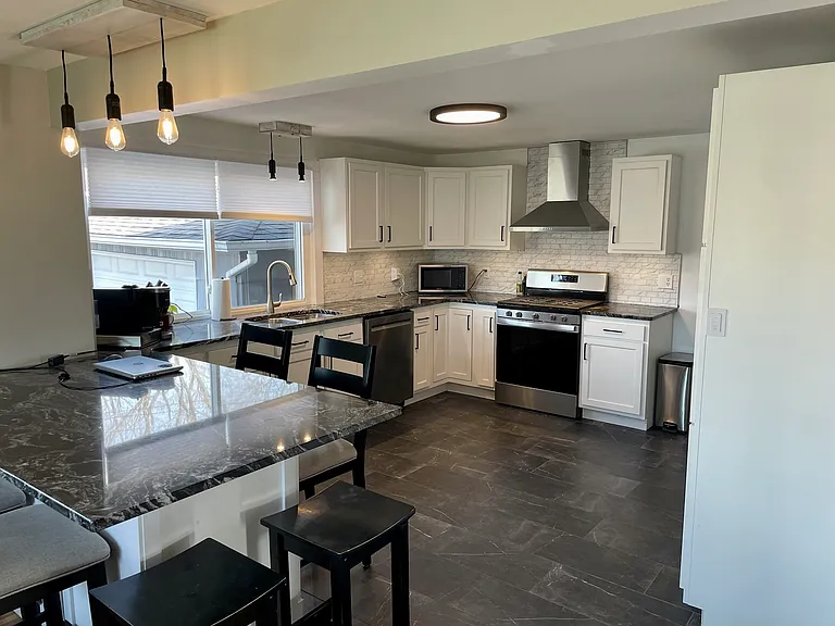 260 Waverly Ave — Photo 6