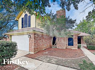 811 W Lynn Creek Dr, Arlington, TX 76001