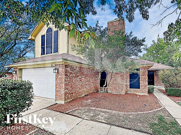 811 W Lynn Creek Dr, Arlington, TX 76001