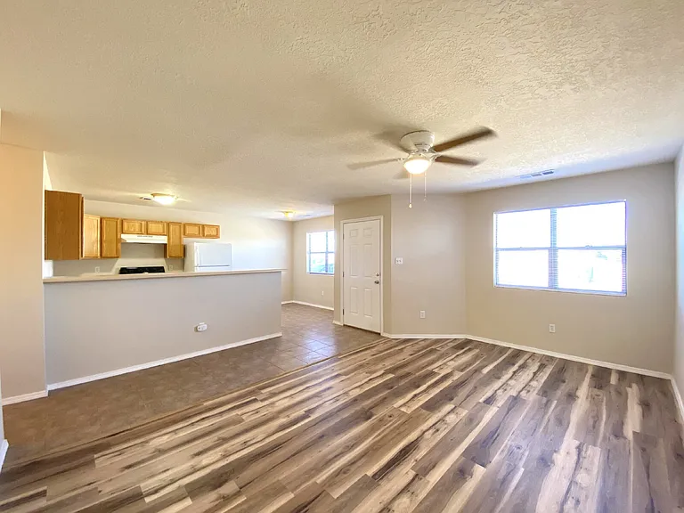 2 bed, 1.0 bath, 900 sqft, $1,195 — Photo 3